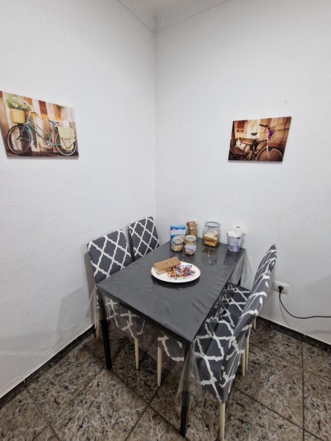 Apartment & Beach - Airport El Burrero Bagian luar foto
